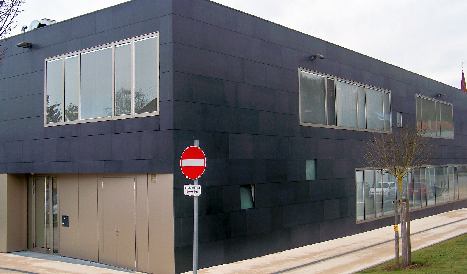 Fassade Basalt-Schwarz